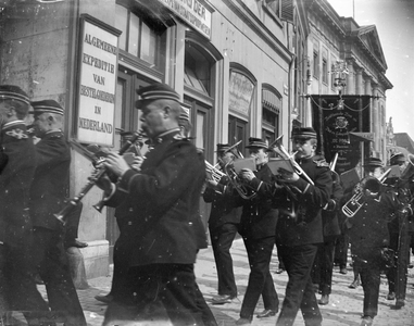 853352 Afbeelding van de optocht ter gelegenheid van het 10-jarig bestaan van de afdeling Utrecht van de Nederlandse ...